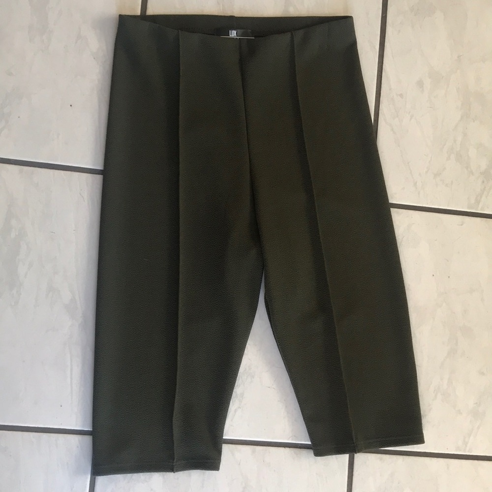 OLIVE COMFY SHORTS 🛍🛍🛍 - Picture 4 of 4